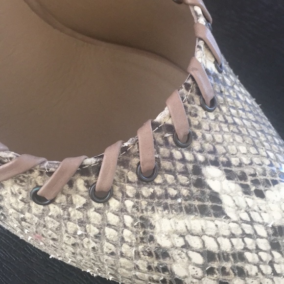 💕Donald Pliner 💕python print leather shoes 8.5 - Picture 3 of 5